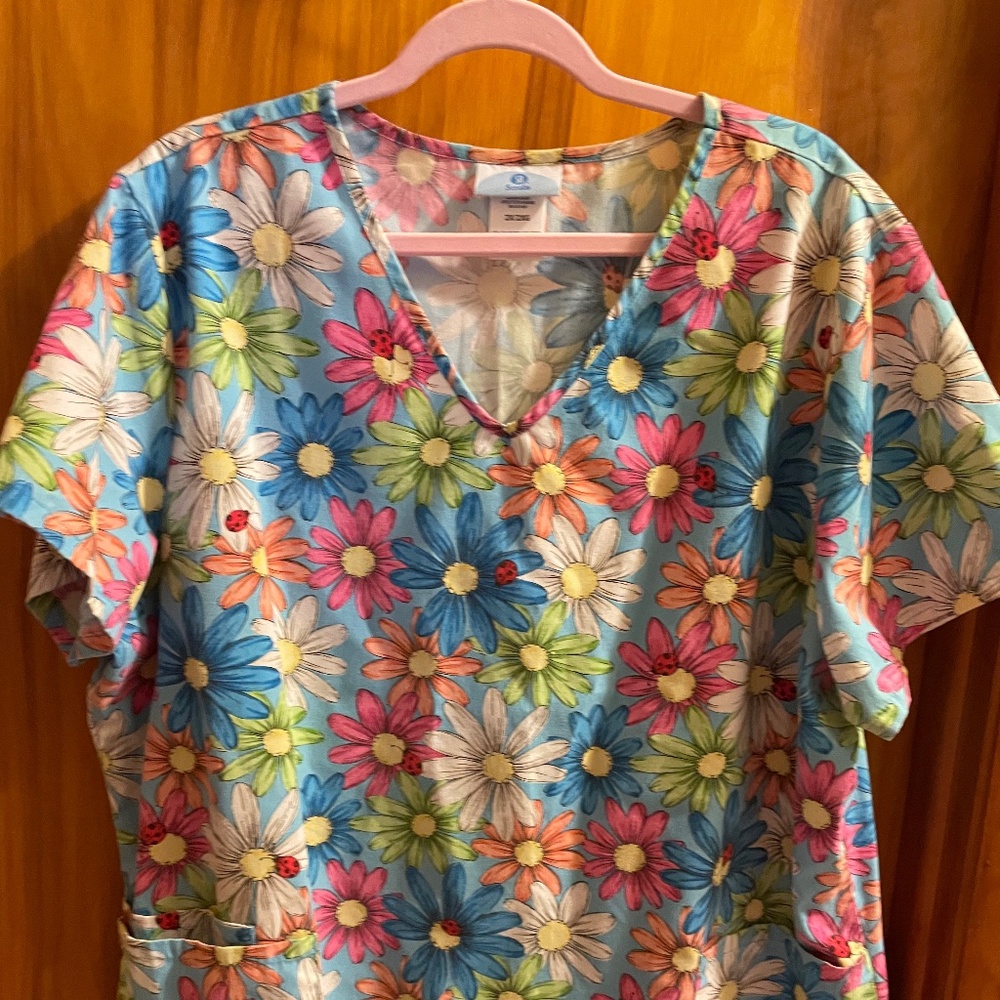 Scrub top